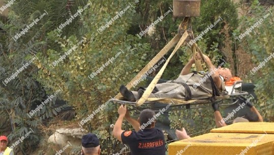 Punëtori bie nga lartësia e pallatit në Tiranë, plagoset rëndë! Shoqërohen 2 kolegët dhe përfaqësuesi i kompanisë! Momenti kur nxirret me vinç nga gropa (VIDEO)