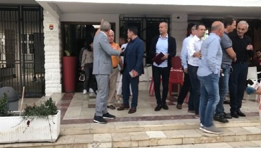 Përplasjet me Lelin, drejtuesi socialist në Vlorë përcjell mesazhin e parë: Konfliktet përjashtojnë ata që i iniciojnë! Qëndrimi i PS ndaj bashkisë s'do ndryshojë  