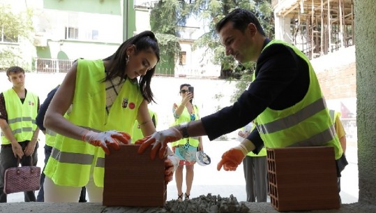 Ndihmoi për ndërtimin e tij, Dua Lipa poston videon e kopshtit të ri në Tiranë