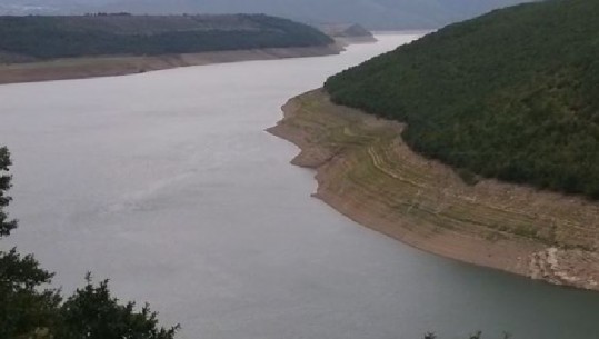 Kriza energjetike, niveli në liqenin e Fierzës në pikë kritike, nga katër, vetëm një turbinë në punë! Po tentohet të ruhet kuota për të mos arritur në pikën e 'vdekjes'