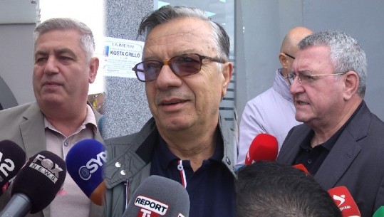 'Lamtumirë Kosta Grillo', përcillet në banesën e fundit gazetari sportiv! Shakohoxha i sjell dhuratë me lot në sy: Të dy nuk do komentojmë më