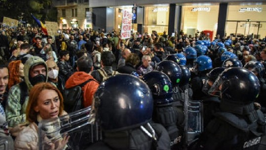 Kundër certifikatës së vaksinimit, mijëra protestues mblidhen në sheshet e Italisë