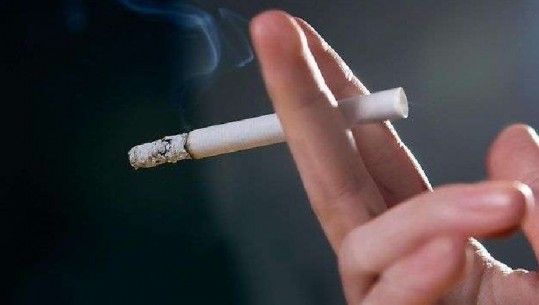 Cigaret do shtrenjtohen me 25 lekë deri në 2026! Gati projektligji për rritjen e akcizës për duhanin, taksë edhe për shishat dhe nikotinën lëng