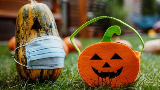 Kohë covidiane dhe festa, ide argëtuese për të kaluar Halloween-in në shtëpi me familjen 