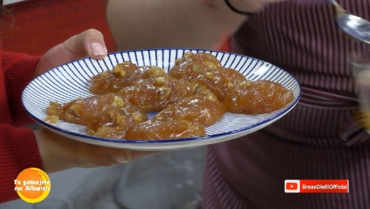 Gatime nga zonja Albana, Hasude / Reshedi