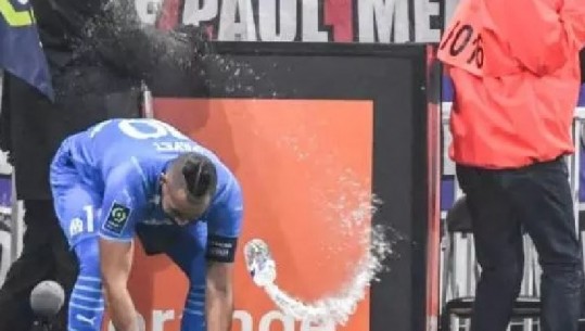 Sërish dhunë në Ligue 1/  Tifozët godasin Payet, ndërpritet ndeshja Lyon-Marseille (VIDEO)