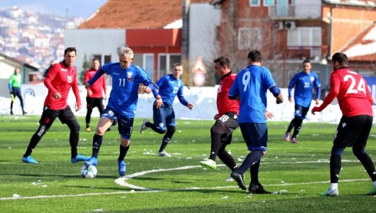 Dita e Pavarësisë, veteranët e Kombëtares dhe Kosovës miqësore në Durrës! Në fushë emra të njohur