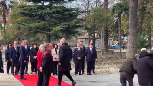 Ceremonia për 28 Nëntorin, Rama nuk përshëndet kryebashkiakun e Vlorës, Lelin