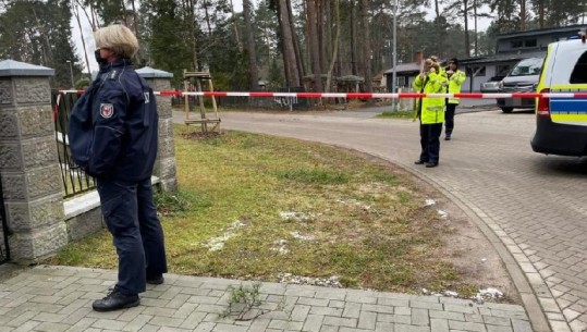 Vrasje misterioze në Berlin! Pesë persona gjenden të pajetë në banesë, mes tyre tre fëmijë! Në trupat e viktimave plagë thike e plumbash 