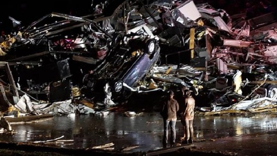 SHBA 'goditet' nga tornadot e njëpasnjëshme, regjistrohen më shumë se 50 viktima, vendi në kaos