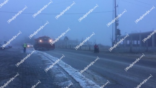 Kukësi 'mbërthehet' nga acari dhe mjegulla, temperaturat zbresin në -7 gradë! Ngricat dhe akulli krijojnë probleme në akset rrugore