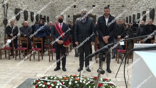 554-vjetori i vdekjes së Skënderbeut, Lezha homazhe pranë memorialit të Heroin Kombëtar 