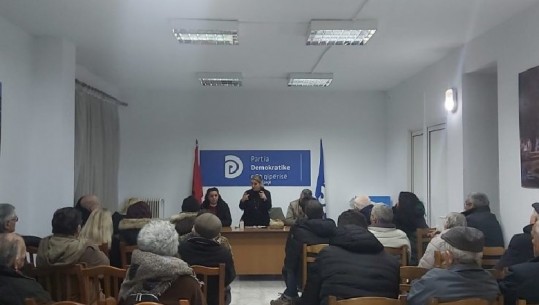 Njerëzit e Berishës, mbledhje në zyrat e PD në Korçë, çelësin ia marrin pronarit të godinës! Ristani: Do rrimë gjatë këtu, bëjmë koalicion me LSI-në në vendoret e pjesshme