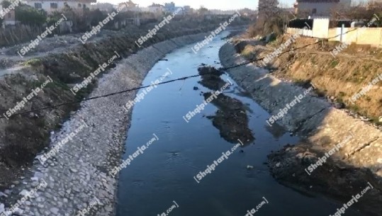 Gjanica 'vishet' me pllaka guri, por rrjedh uji i ndotur nga hidrokarburet 