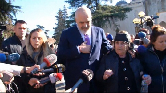 Rama merr nënë Lizën dhe 2 banorë të 5 majit për të diskutuar: Ti mos hajde se bën propagandë në Tv! Protestuesit: Si ta firmosim marrëveshjen kur nuk përcaktohet asgjë?