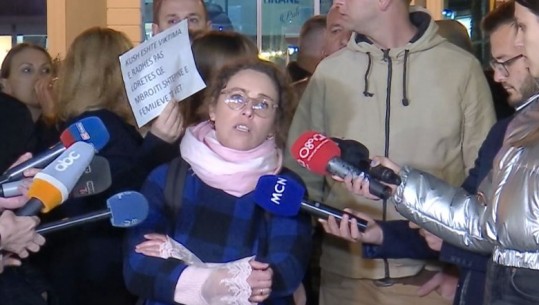 Banorët e ‘5 majit’ protestë para Drejtorisë së Policisë: Lironi shokët tanë nga qelia, po jetojnë dramë familjare! Na shembën ndërtesat, por jo jetën dhe të drejtat 