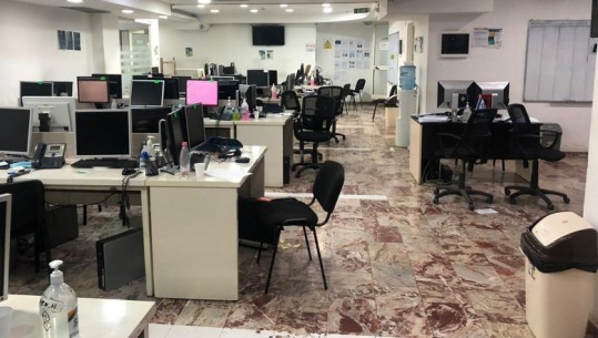 Fikën serverin sapo hyri policia, arrestohen tre të rinjtë që mashtronin të huajt përmes Call Center-it në Tiranë