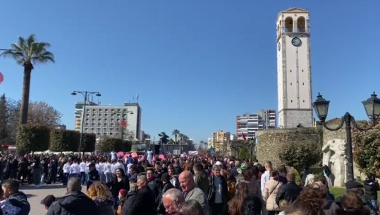 Plot ngjyra, këngë dhe ballokume, Elbasani kryeqendra e festimeve të Ditës së Verës mban gjallë traditën