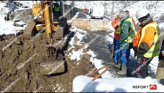 3 fshatrat e Kukësit mbetën të bllokuar nga shembja e urës së Shtrezës për shkak të shirave, nisin punimet për rregullimin e saj, do zgjasin një javë