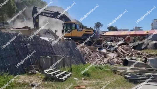 IKMT aksion në Golem për shembjen e kabinave të vjetra të pushimit, jetonin 12 familje, Bashkia e Kavajës: Janë të dëmtuara nga tërmeti, po i prishim për çështje sigurie