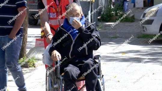 Në karrige me rrota, i rrethuar nga efektivë, flet në SPAK polici Budani! I ruante shtëpinë, por iu vranë në praninë e tij babë e bir në Elbasan, dosja e bujshme pret të zbardhet (VIDEO)