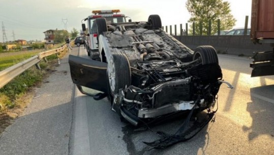 Me shpejtësi të lartë dhe duke kryer manovra të rrezikshme, përmbyset 'Audi' në autostraden Tiranë-Durrës 