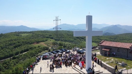 Besimtarët katolikët kremtojnë festën e Shën Lezhdrit