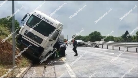 Aksident në rrugën e Kombit, 3 të lënduar! Autoboti i naftës përplas makinën, shkak dyshohet lagështia në rrugë