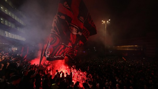 Milano s'fle gjumë, 'djalli' nuk ndal festimet! Sot parada me autobusin e hapur, Piolit i vjedhin medaljen: Ma ktheni, është e para