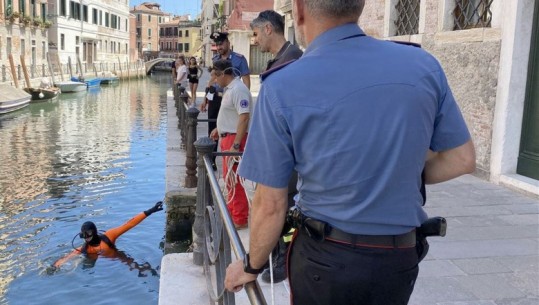 Sherr me thika mes shqiptarëve në Itali, dyshohet se ishin trafikantë droge! Njëri tentoi të arratisej duke u hedhur në ujë, dy të tjerët e kapën dhe e plagosën