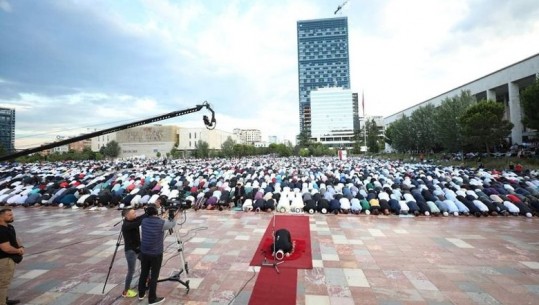 Meta uron shqiptarët për festën: Gëzuar, mirësi dhe begati në çdo familje shqiptare