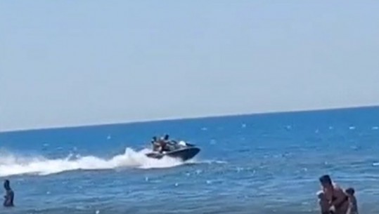 Rrezikoi pushuesit duke kryer manovra me ‘Jet ski’, 25-vjeçari nuk kishte dokumente! Gjobitet dhe i bllokohet mjeti