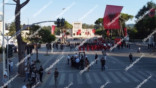 VIDEO/ Pamje me dron nga ceremonia tek Presidenca 