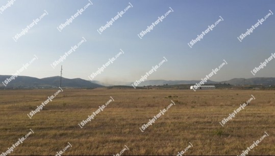 Zjarr në fshatin Shkëndij të Belshit, e vështirë shuarja e flakëve për shkak të terrenit malor 