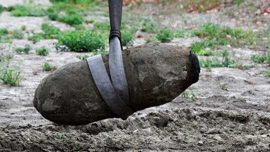 Zbulohet bomba e pashpërthyer e Luftës së Dytë Botërore në Itali, u gjet në lumin e tharë nga moti i nxehtë