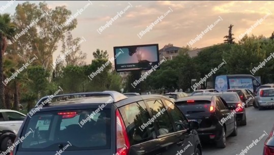 Trafik i rënduar në Vlorë, akset më problematike janë Transballkanikja, shëtitorja Lungomare dhe Vlorë-Orikum