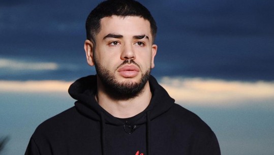 VIDEO/ Noizy përshëndet në koncert Artan Grubin: Molla me shumë fruta sulmohet 