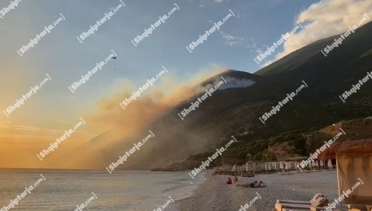 PAMJET/ Mbërrin helikopteri për shuarjen e flakëve në fshatin Palasë të Vlorës