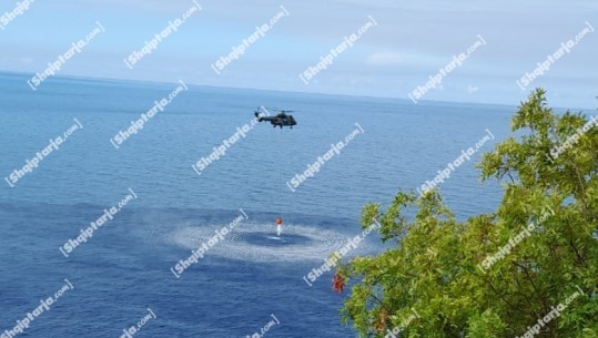 Zjarri në Palasë, nis ndërhyrja me helikopter për shuarjen e flakëve