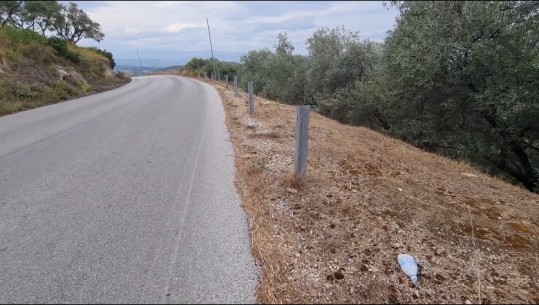 Fier/ Vidhen barrierat e rrugës në Cakran, udhëtarët në rrezik (VIDEO)