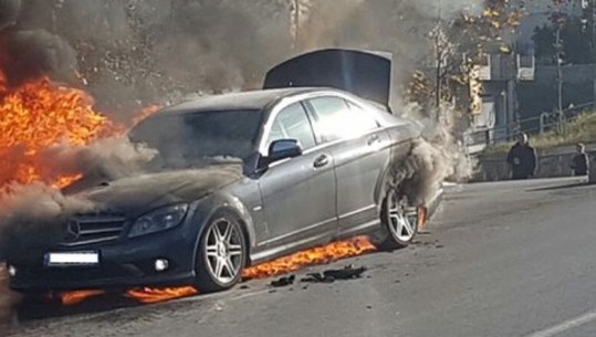 Ishte i parkuar, përfshihet nga flakët mjeti në Vlorë