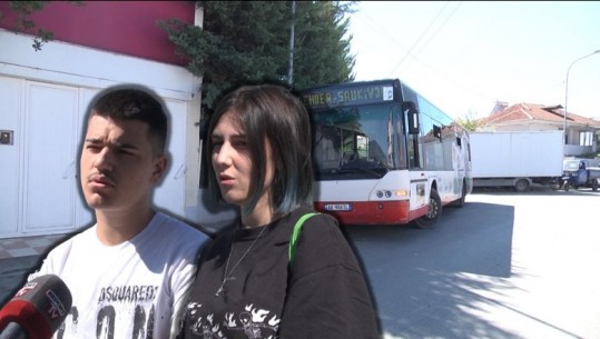 Sauku i Vjetër vetëm me 1 autobus, banorët 60 minuta në stacion, protestë përmes peticionit ”vrapo sikur të kapësh autobusin e fundit”