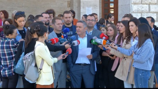 Bojkoti, edhe në ditën e dytë ka protestë ndërkohë që pedagogët të ndarë! Sindikata: Ndërprerje të plotë të mësimit deri në realizimin e kërkesave