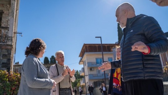 Inspektimi në qendrën historike të Përmetit, Ministrja e Turizmit: Ka pasur shumë mosbesim! Rama: Do të bëjmë një projekt për muret