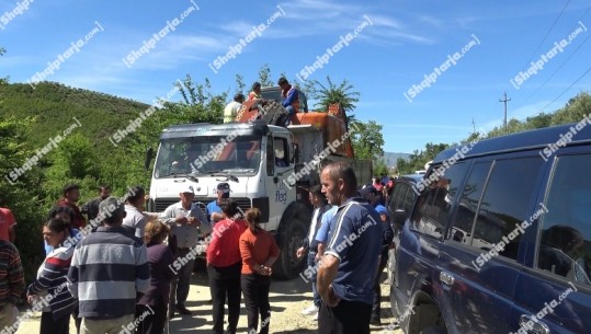 Berat/ Banorët e Lumasit në protestë: Firma ‘Salillari’ ka kryer punime në zonën e mbrojtur, po shkatërron burimin e Sinecit! Të shkojnë para drejtësisë