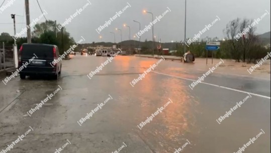 Situata nga reshjet e shiut/ Prezencë uji në autostradën Tiranë-Durrës! Bllokohet nënkalimi në aksin Lezhë-ishull Lezhë! Prani inertesh në segmentin Kolonjë-Golem