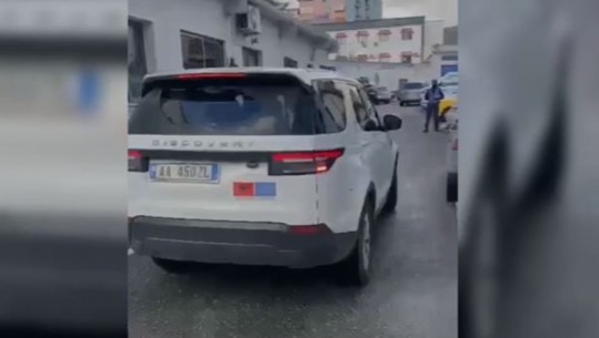 I gjendet kallashnikov e municion luftarak brenda banesës, arrestohet 55-vjeçari në Elbasan (VIDEO)