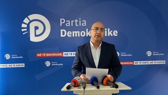 Kreu i PD në Elbasan akuzon kryebashkiakun dhe deputetët socialistë: Asnjë ceremoni zyrtare për 28 nëntorin, e kanë kompleks nga regjimi totalitar