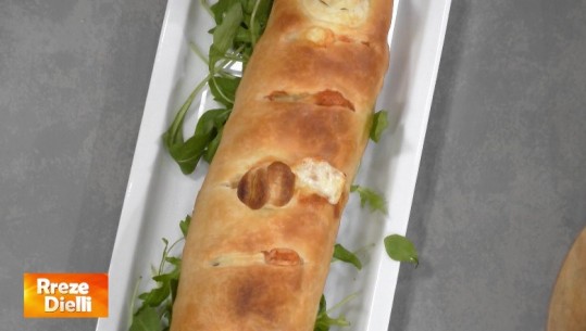 Strudel i kripur me gorgonzola, rukola dhe speck nga zonja Albana