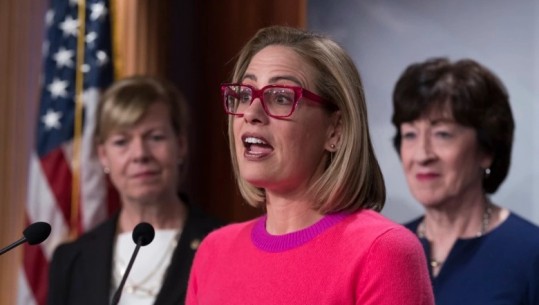 'Asgjë nuk do të ndryshojë për mua', senatorja Kyrsten Sinema, braktis demokratët